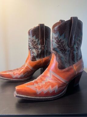 Women’s Vintage FRYE Two-Tone Embroidered Western Boots - Snip Toe - Size 8M